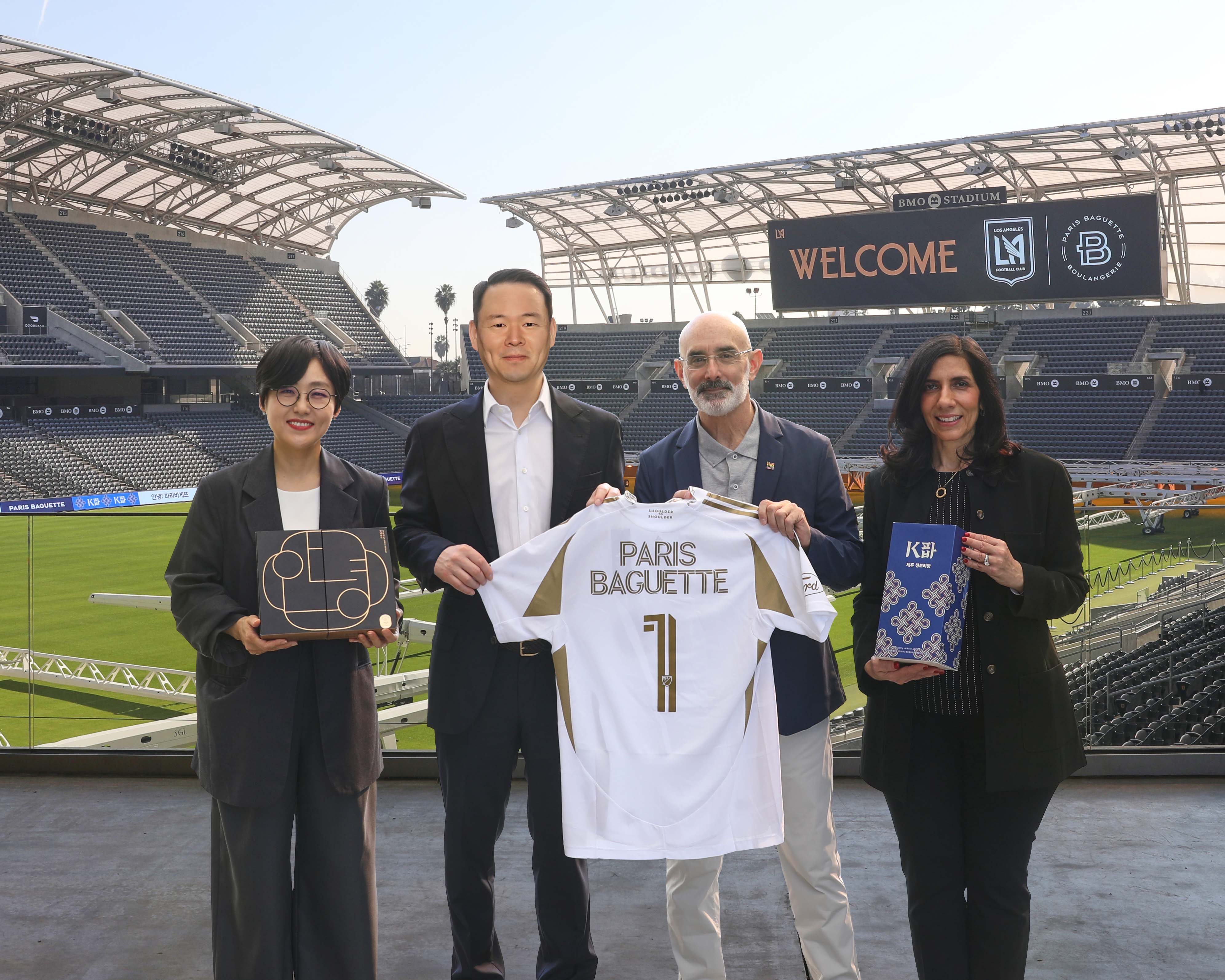 사진-파리바게뜨-美-‘LAFC’와-공식-파트너십-체결_1.jpg